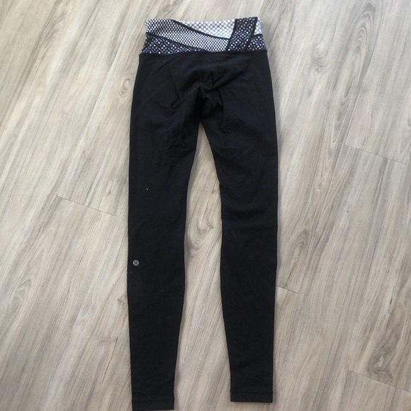 Lululemon leggings size 4 - Picture 4 of 4